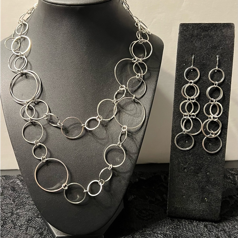 Silver Multi-Ring Link Necklace and Drop Earrings Set